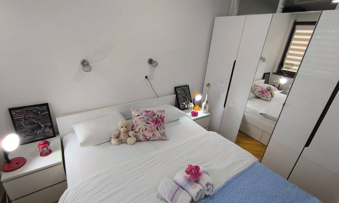 Novo Sarajevo Apartment | Chengic Villa Comfort - Modern 2-Bedroom