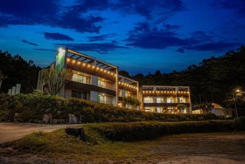 Oeseo House | Cheongpyeong GlamDog Pet Pension