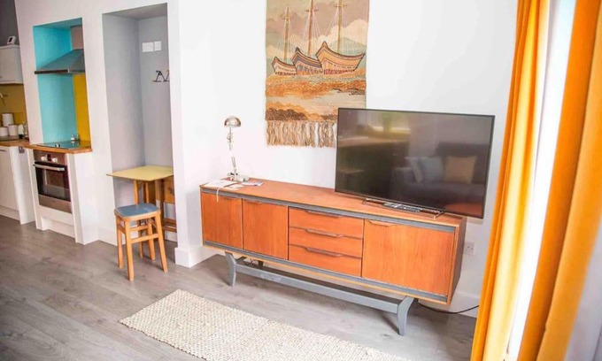 Cleethorpes Apartment | Chequer - seafront 1 bed ground floor garden flat