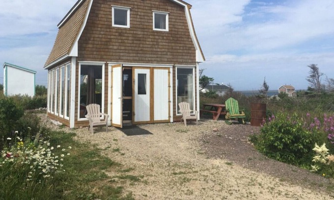 Grande-Entree House | CHÈRE SHED CHALET, with superb views of the bay of Grande-Entrée
