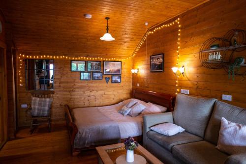 Welshpool Ski Chalet | Cherry Cabin - Little Log Cabin in Wales
