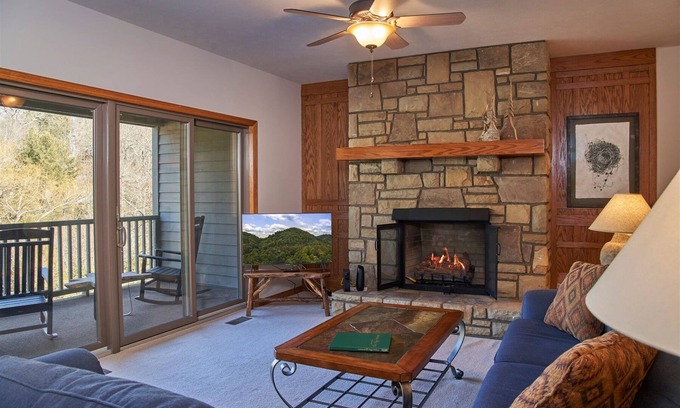 Blowing Rock House | Chetola Resort in BR, Sierra 2, Downtown Blowing Rock