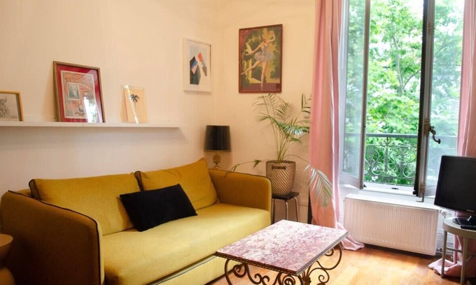 Victor Bach - Saint Louis Apartment | Chez Julie - Metro Garibaldi - University