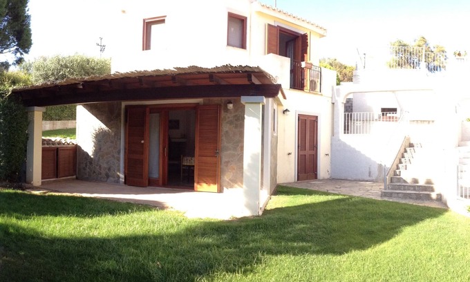 Eden Rock House | Chia: Cottage with garden, air conditioning, barbecue,and parking.