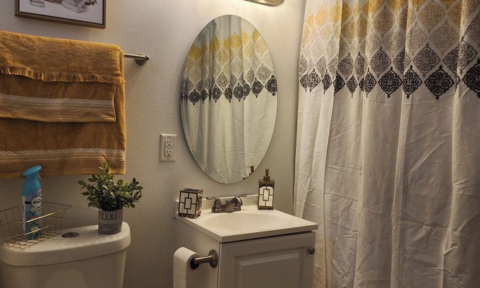 Highlands - Perkins Apartment | Chic 1-bedroom corporate apartment with AC, WiFi in marvelous Baton Rouge