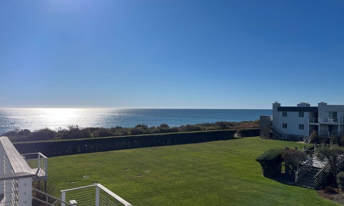 Montauk Condo | Chic 1 BR Condo with just steps to the beach & with Ocean Views in Montauk