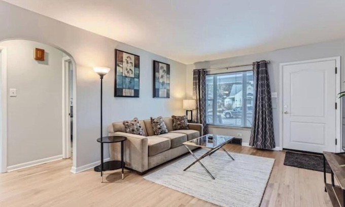 Englewood House | Chic 2 BDR Haven with Private Backyard