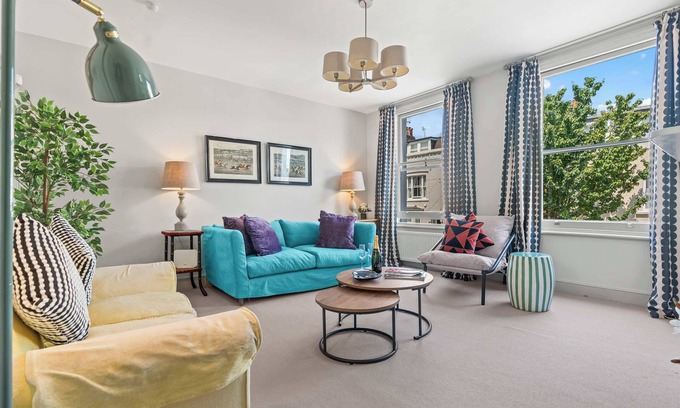 Addison Apartment | Chic 2BR Duplex Home, W London with Private Patio!