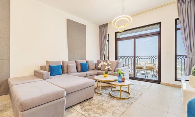 Umm Suqeim 3 Apartment | Chic 2BR + Maid | Steps from Burj Al Arab, MJL
