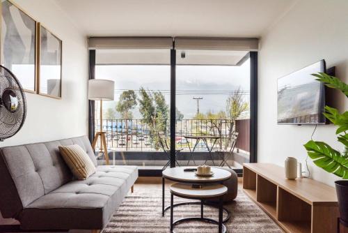 Apoquindo Apartment | Chic 2BR Retreat for 5 in Vibrant Las Condes