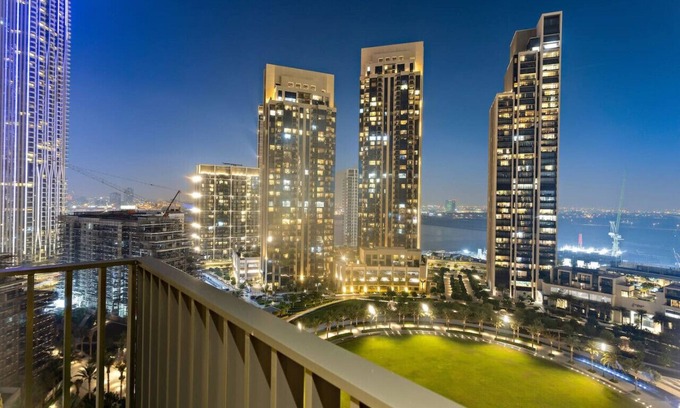 Jadaf Apartment | Chic 2BR Stay at Creek Horizon with Pool, Gym and Prime Dubai Location