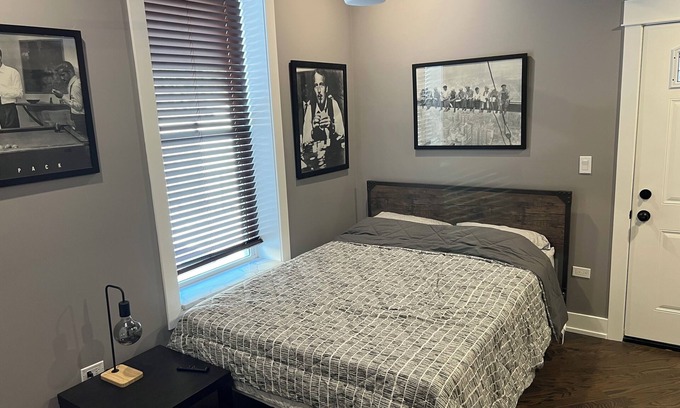 North Lawndale Apartment | Chic 3-bedroom apartment with WiFi and AC in delightful Chicago