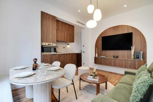 Porte-Saint-Martin Apartment | Chic apartment - 1BR-4P - République