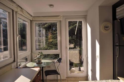 Blloku Apartment | Chic City Retreat - Stylish Apartment in Bllok, Tirana