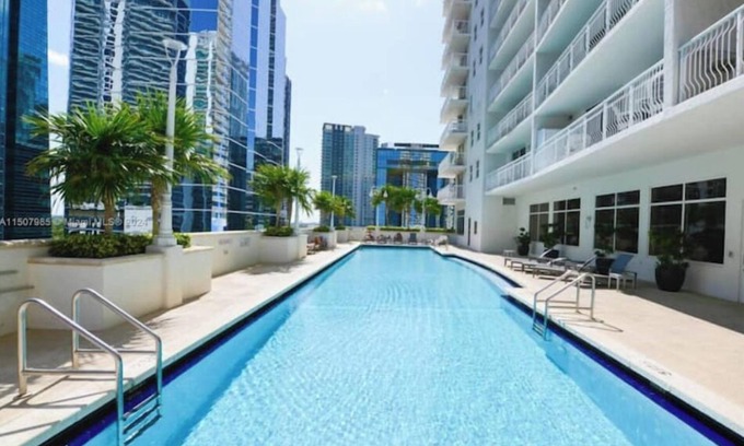 Brickell Apartment | Chic condo with parking, gym, pool and great viewnn