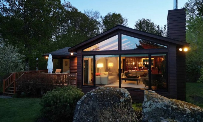 Sainte-Adele Ski Chalet | Chic designer ski chalet /kid friendly high end retreat, great for remote workn