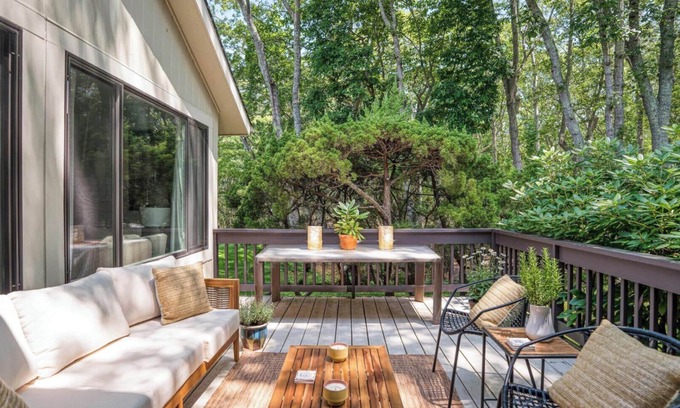 East Hampton House | Chic East Hampton Hideaway with Deck, Community Pool & Tennis