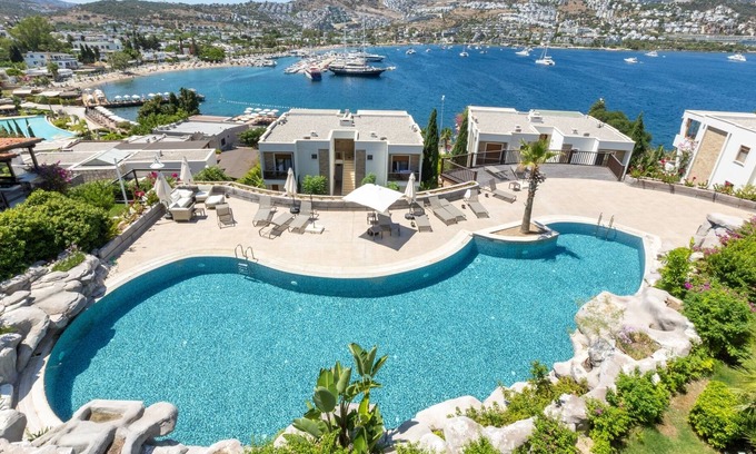 Gundogan Apartment | Chic Flat w Balcony 2 min to Beach in Bodrum