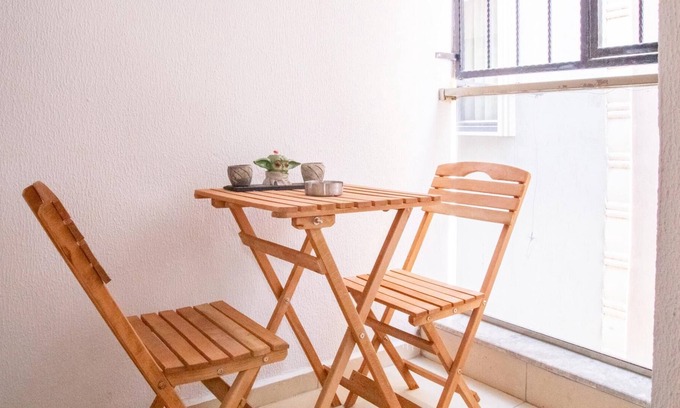 Cigli Apartment | Chic Flat w Balcony, Central Location