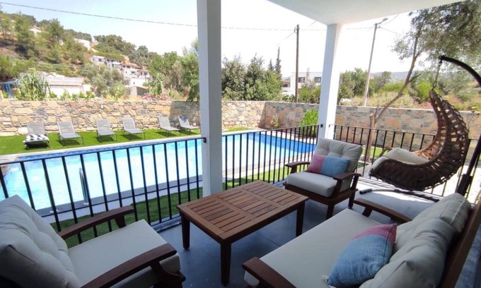 Yaliciftlik Apartment | Chic Flat w Pool, Patio, Garden in Bodrum