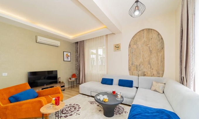 Muratpasa Apartment | Chic Flat with Common Backyard in Antalya