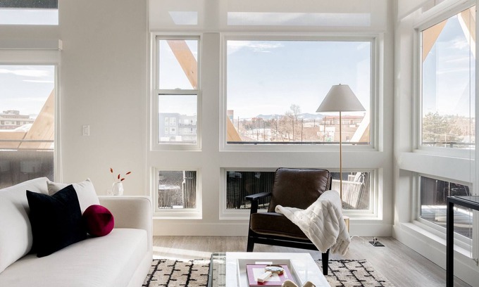 Highland Condo | Chic Gallery Loft | Amazing Deck | Central LoHi