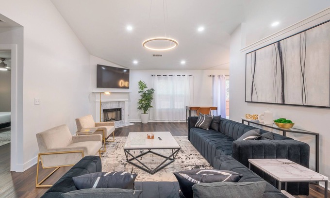 Lawrenceville House | Chic Home Minutes From DownTown Lawrenceville