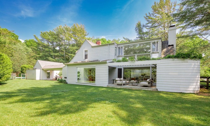 Wainscott Woods Villa | Chic Modern Retreat In Wainscott