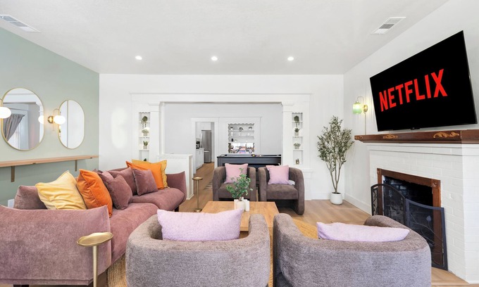 Downtown Napa House | Chic Napa Getaway - 3 Mins to Downtown - Game Room with Vanity Area