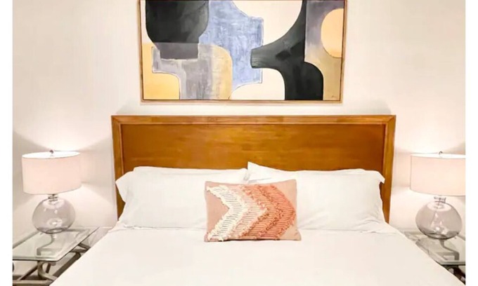 Madison Apartment | Chic Space Salt water pool and 24/7 fitness gym