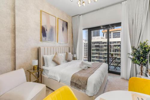 Nad Al Sheba Apartment | Chic Studio with Private Balcony