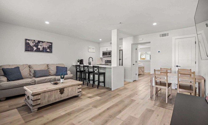 Zilker Apartment | Chic & Stylish 1BR Retreat near Zilker Park