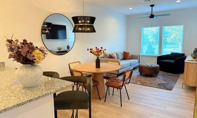 University House | Chic & Stylish Waco Stay Near Baylor & Silos