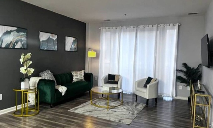 Dearborn Apartment | Chic Suite*Business Travel*By Museum*W/D*Smart TV