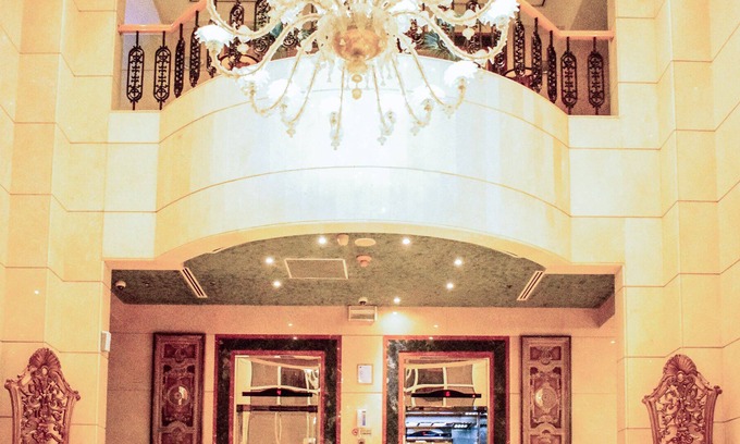 Sharjah Apartment | Chic Suite In Lively Area Near Rolla Square Park