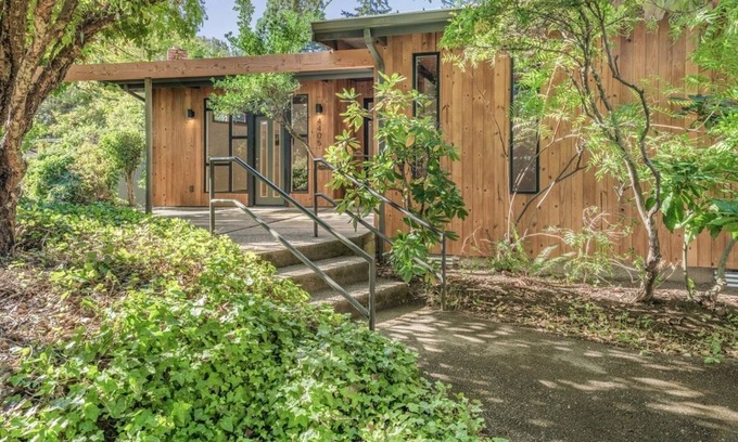 Keizer House | Chic Urban Cabin with Cozy Fireplace, Full Kitchen & WiFi - Just Off I-5