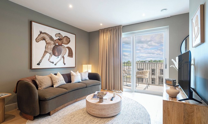Whittington Apartment | Chic Urban Escape - Studio Apartment, Sleeps 2