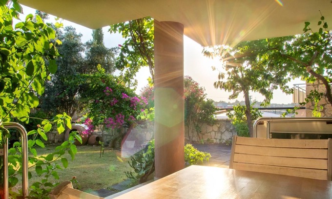 Cesme Villa | Chic Villa w Garden Patio 5 min to Beach in Izmir