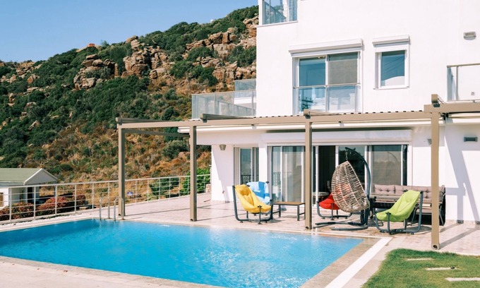 Gundogan Villa | Chic Villa w Patio Pool 3 min to Beach in Bodrum