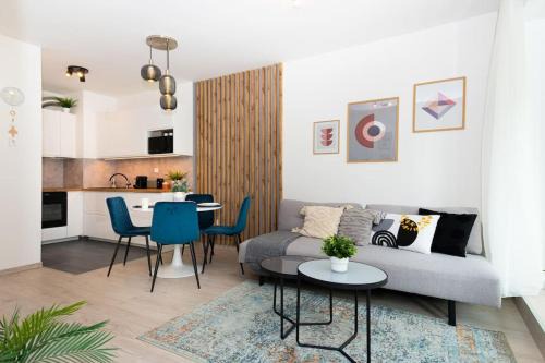 Ujlipotvaros Apartment | Chic206 Retreat: Modern 1BR Gem with Balcony by NW