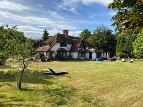 Chichester House | Chichester Retreat with Large Private Mature Garden