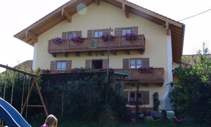 Taching a.See Apartment | Child-friendly farm in a quiet panoramic location in Taching am See