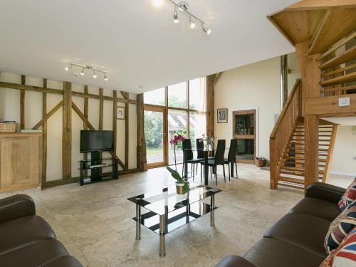 Cowbeech House | Chilsham Barn