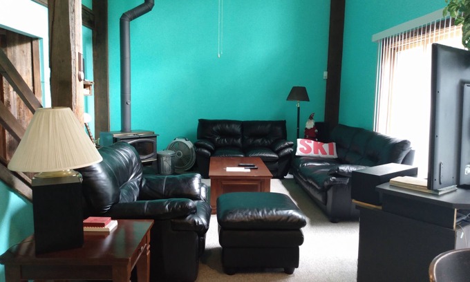 Wilmington Ski Chalet | Chimney Hill resort mountain home w/clubhouse-heated pools, great lake & trails