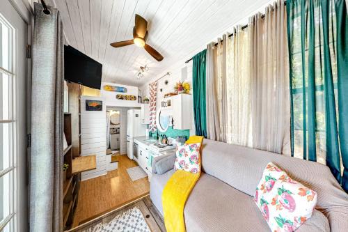Canyon Lake Hotel | Chimney Rock Tiny Home