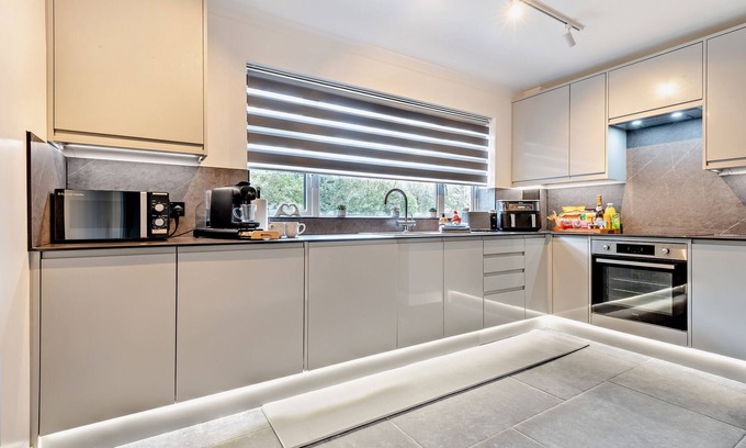 West Cliff Apartment | Chines Charm Stylish 3-Bedroom Bournemouth Beach Apartment