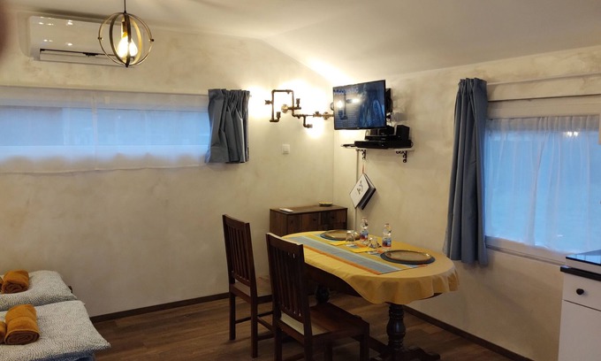 Ujbarok Apartment | Chiomei House close M1