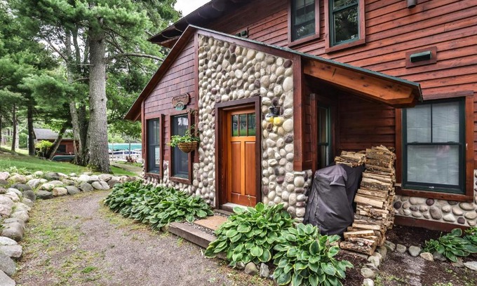 Manitowish Waters Hotel | Chippewa Retreat - Lily Pad Lower
