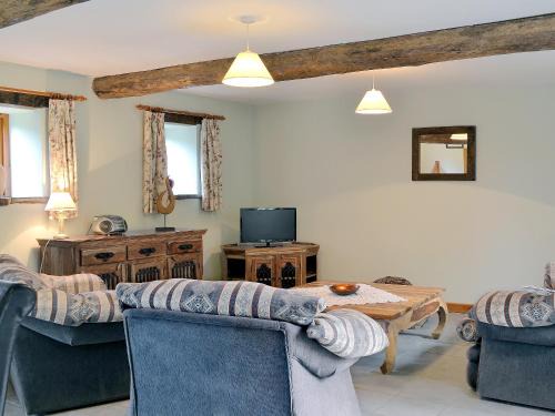 Potter Heigham House | Chive - E4326