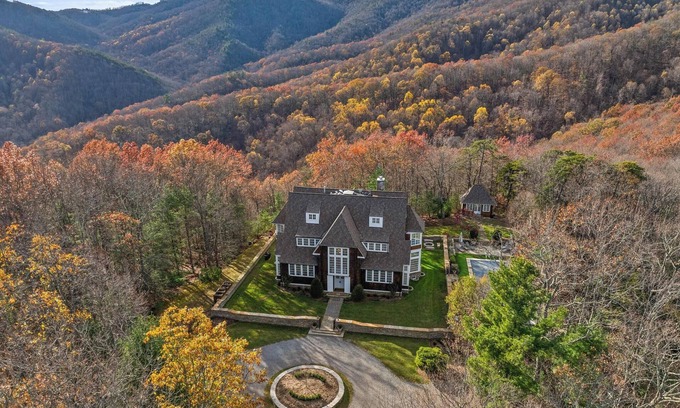 Boone House | Christmas 2025 still available! Make long time family memories !